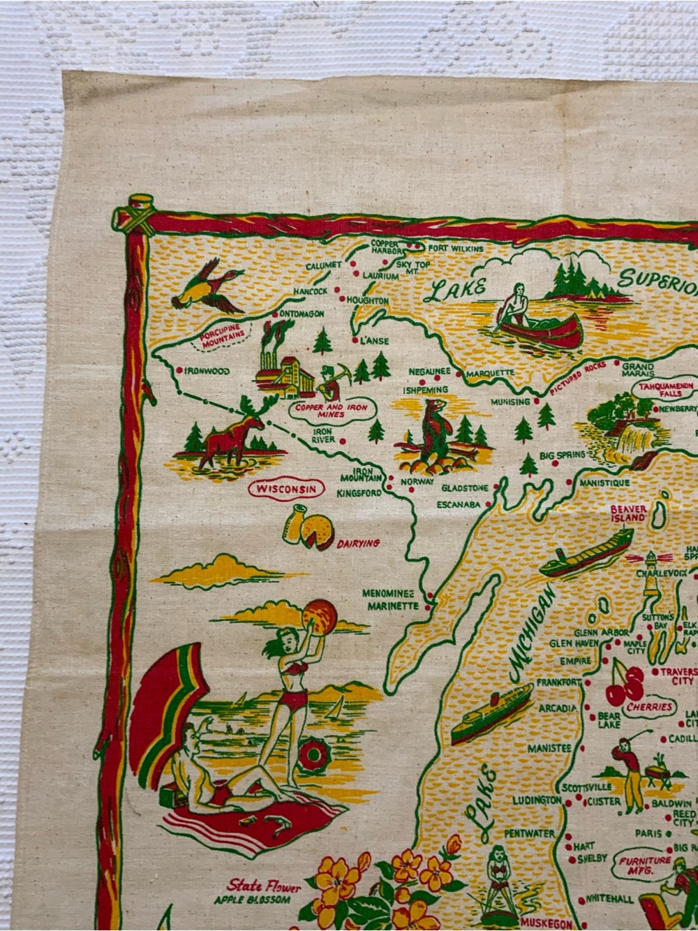 Vintage State of Michigan souvenir tablecloth 1950’s
Bright and crisp colors - Picture 6 of 8